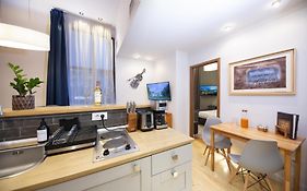 Athenaeum Spacious& Cozy 1Br Prime Location W Balcony